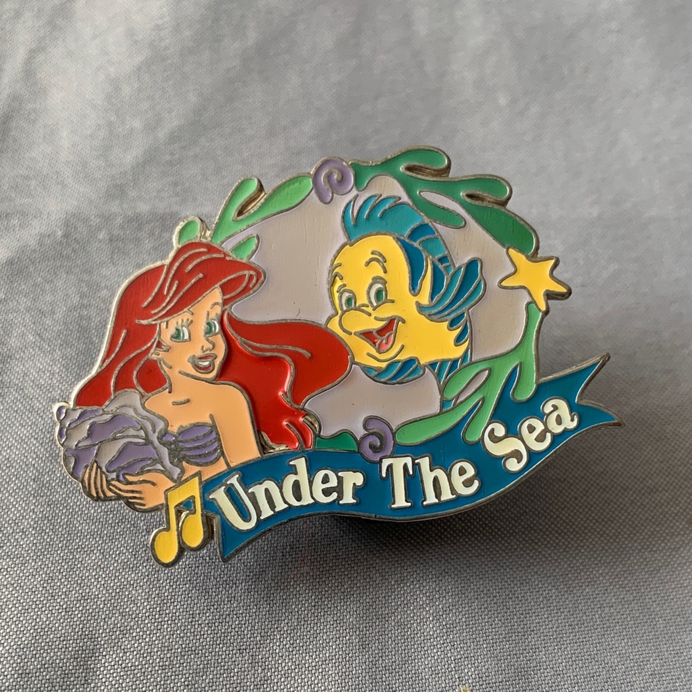 Disney Magical Musical Moments Pin #33A Under The Sea Mermaid Ariel & Flounder